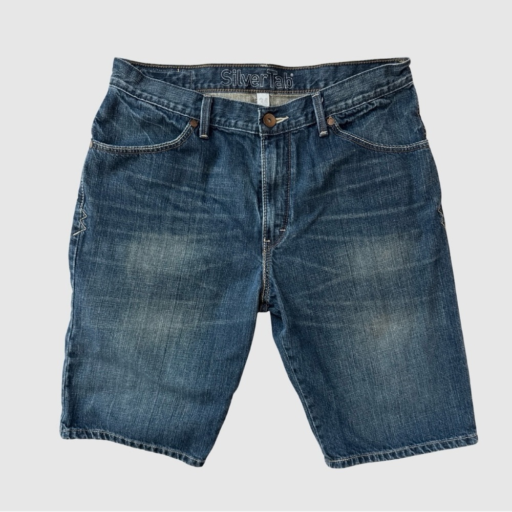VINTAGE LEVIS SILVERTAB loose fit denim shorts for men. Size 36